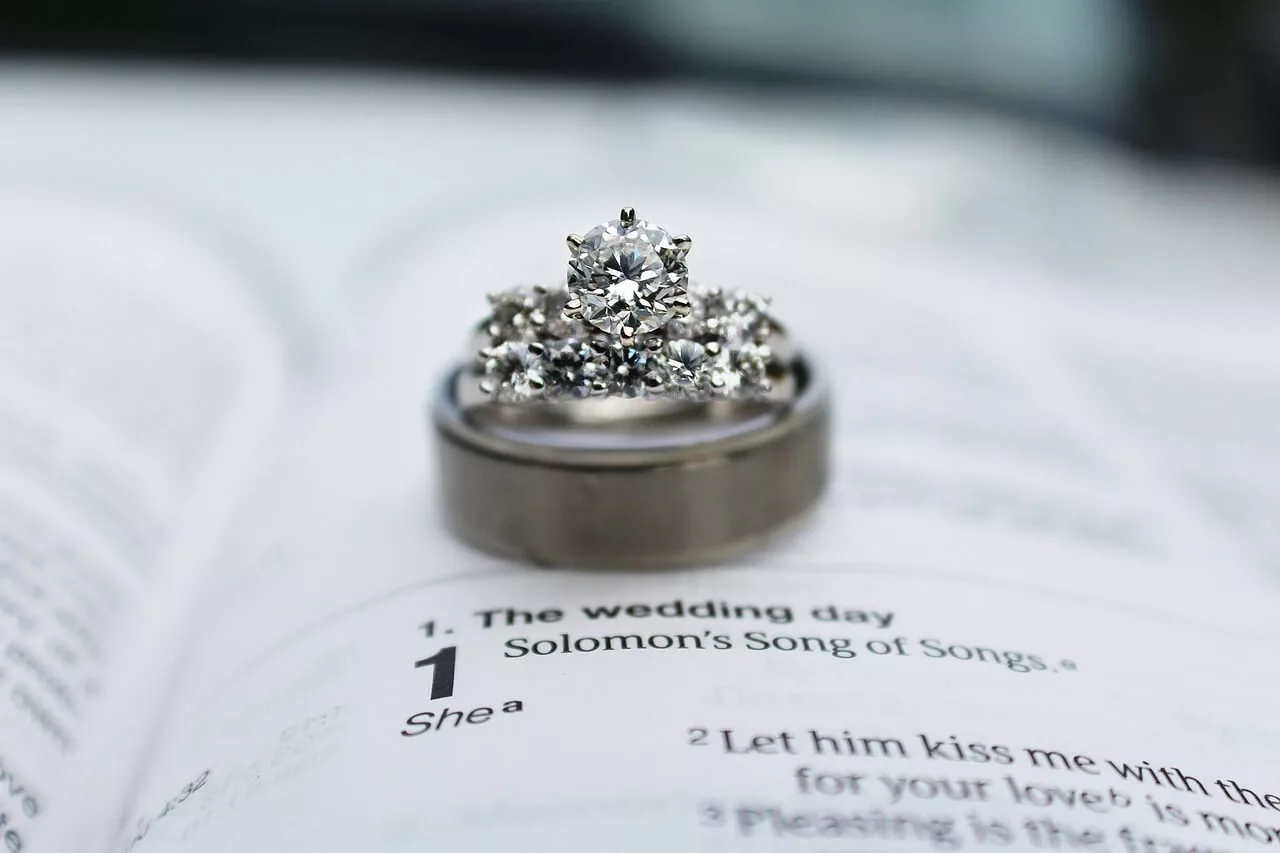 花嫁の永遠の憧れ 1カラットの大きなダイヤモンドが気になる 婚約指輪ガイド