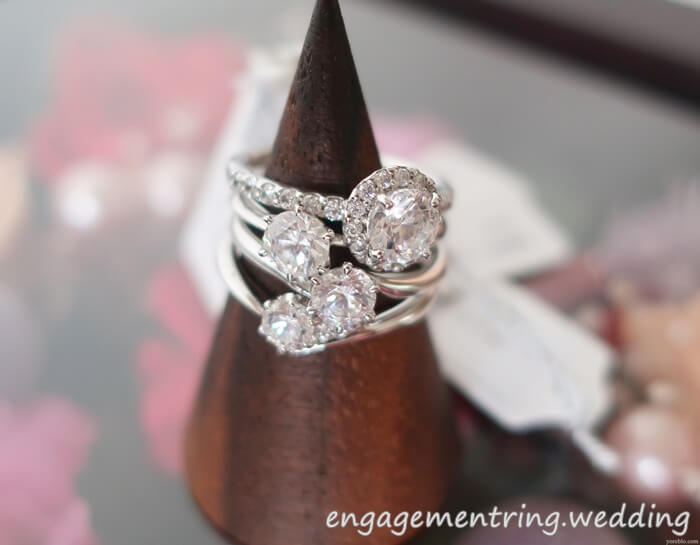 婚約指輪は結婚後どうすればいい 毎日着けるのにおすすめなデザインは 婚約指輪ガイド